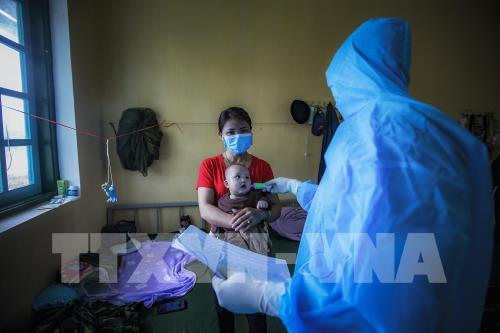 Dịch COVID-19: Ấm áp tình quân dân tại khu cách ly trường Quân sự tỉnh Hòa Bình