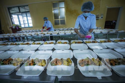 Dịch COVID-19: Ấm áp tình quân dân tại khu cách ly trường Quân sự tỉnh Hòa Bình