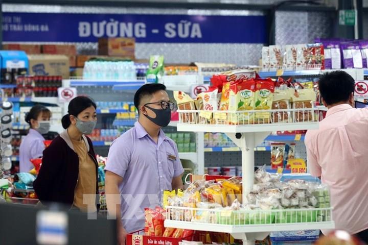 Người dân thực hiện nghiêm việc đeo khẩu trang nơi công cộng