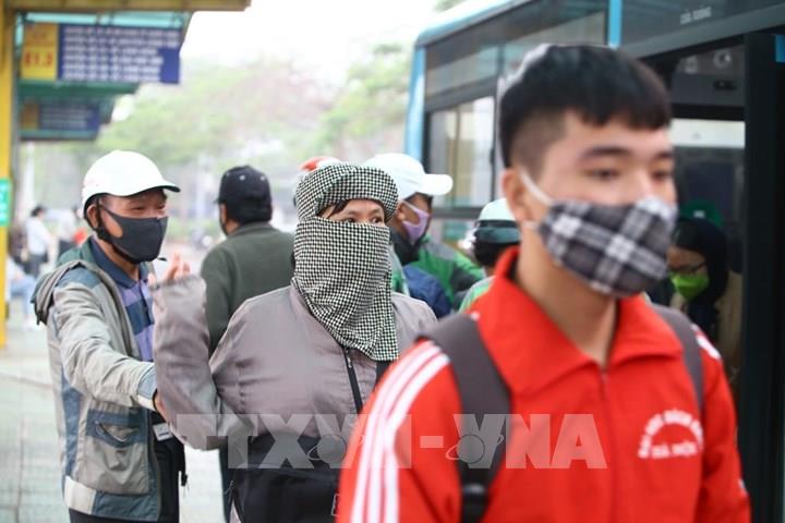 Người dân thực hiện nghiêm việc đeo khẩu trang nơi công cộng