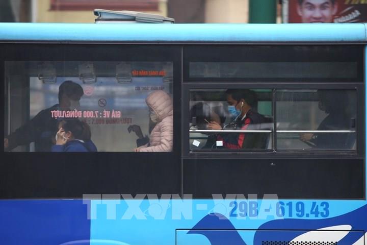 Người dân thực hiện nghiêm việc đeo khẩu trang nơi công cộng