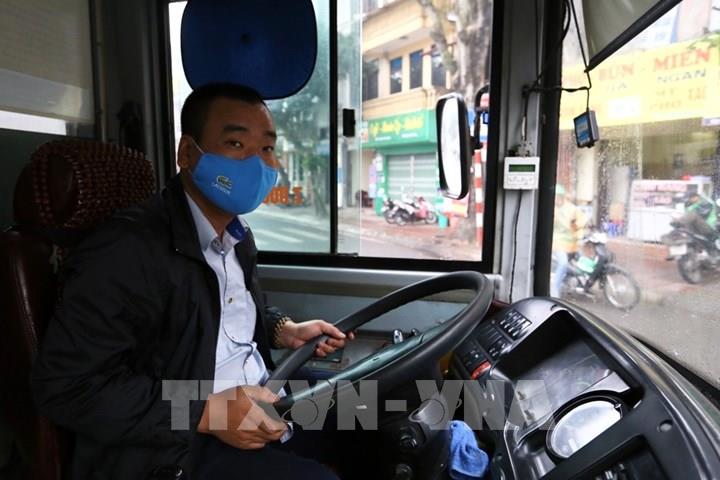 Người dân thực hiện nghiêm việc đeo khẩu trang nơi công cộng