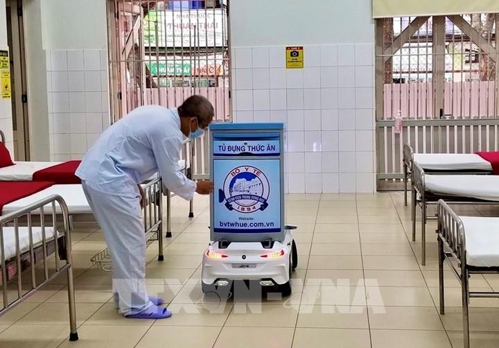“Nhân viên y tế đặc biệt” phục vụ người cách ly trong dịch COVID -19 