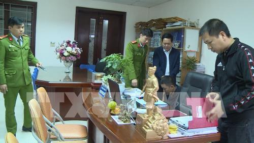 Đình chỉ công tác một công chức thuế do liên quan đến nhận tiền doanh nghiệp