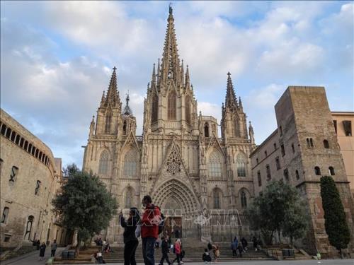 Tây Ban Nha sẽ nối lại hoạt động du lịch quốc tế từ tháng Bảy