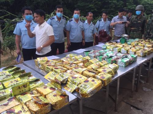 Thu giữ hơn 230 kg ma túy trong các pho tượng gỗ