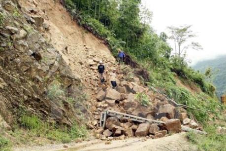 Cần gần 1.000 tỷ đồng để sửa đường hỏng do mưa lũ