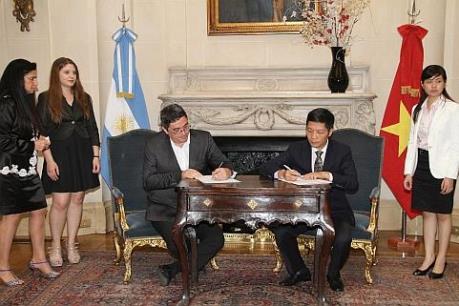 Việt Nam đề nghị Argentina cấp phép nhập khẩu cho thanh long