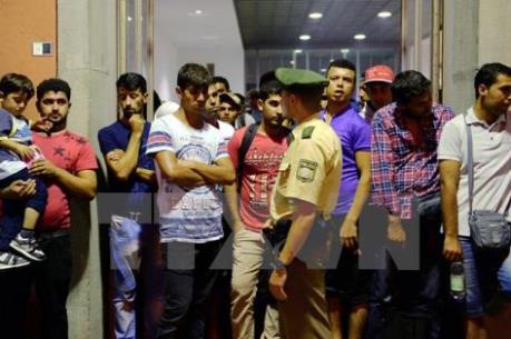 Đức tốn 10 tỷ euro để tiếp nhận người nhập cư