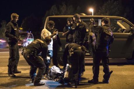 Đức nối lại kiểm soát người di cư ở biên giới với Áo