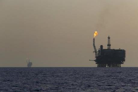 Giá dầu tăng trước đồn đoán OPEC có thể cắt giảm sản lượng sâu hơn