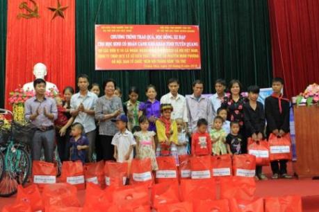 Trà thảo mộc Dr.Thanh tổ chức "đêm hội trăng rằm" cho trẻ em nghèo