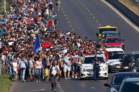 Người di cư tuần hành tại Paris đòi mở cửa biên giới