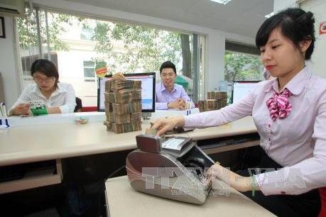 Thu phí tiền gửi bằng USD chỉ là giải pháp tình thế