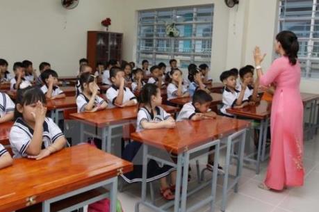 Đình chỉ công tác Hiệu trưởng trường tiểu học để học sinh “ngồi nhầm lớp”