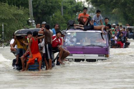 Philippines họp khẩn về nhập khẩu gạo vì bão Koppu