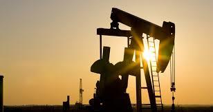 Giá dầu giảm bất chấp khả năng OPEC gia hạn thỏa thuận cắt giảm sản lượng