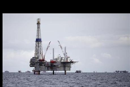 Nhân tố Mỹ đẩy giá dầu giảm sâu 