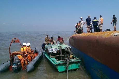 Đã tiếp cận được vị trí tàu chìm trên sông Soài Rạp