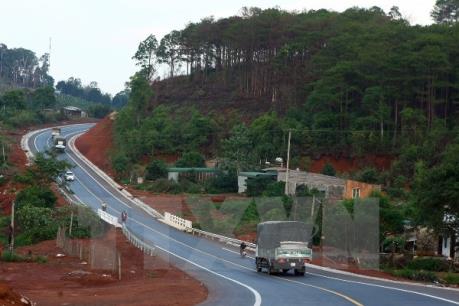 Khẩn trương sửa chữa nứt, lún trên đường Hồ Chí Minh qua Tây Nguyên