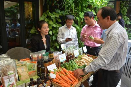 Trang trại rau đầu tiên của Việt Nam đạt chứng nhận hữu cơ theo tiêu chuẩn Mỹ và EU