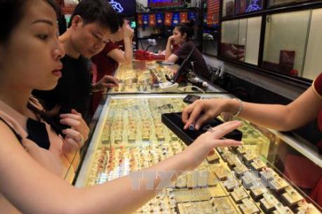 Giá vàng trong nước tiếp tục trượt sâu