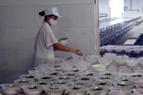 Xử phạt nghiêm doanh nghiệp cung cấp thức ăn gây ngộ độc 