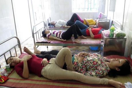 Nam Định: Hơn 50 công nhân nhập viện do nghi ngộ độc thực phẩm