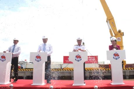 Khai trương cảng Thốt Nốt tiếp nhận tàu trọng tải lớn