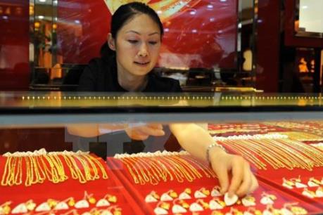 Giá vàng "kẹt" ở gần mức thấp nhất trong ba tháng