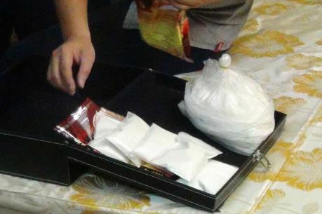 Triệt phá đường dây buôn ma túy lớn, thu giữ hơn 1kg ma túy và 4 khẩu súng