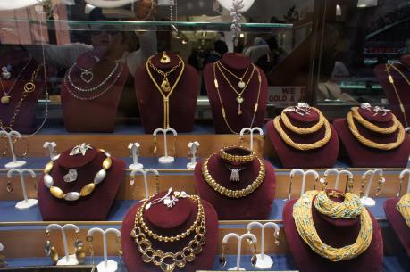 Viễn cảnh Fed tăng lãi suất làm vàng giảm giá