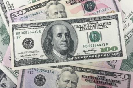 USD vững giá trước khi Mỹ công bố doanh số bán lẻ