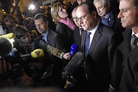 Tổng thống Pháp tới hiện trường khủng bố tại Paris