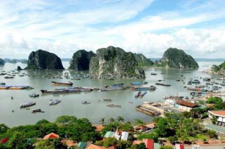 Nguy cơ ô nhiễm nước Vịnh Hạ Long từ hàng trăm phương tiện vận tải