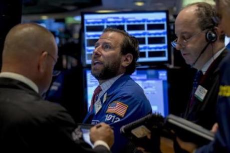 Fed và Apple giúp chứng khoán Mỹ tăng điểm mạnh