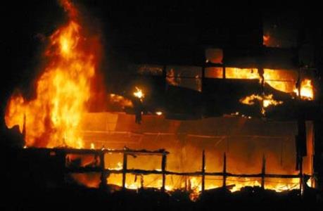 Hỏa hoạn thiêu rụi 18 gian hàng tại chợ Đắk Mil