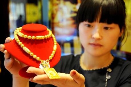 Đồng USD yếu đang "hậu thuẫn" giá vàng