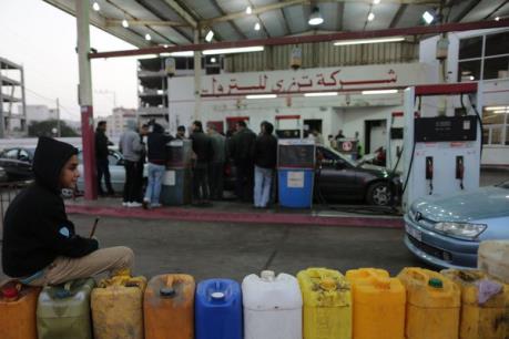 Giá dầu WTI trượt xuống sát 40 USD/thùng