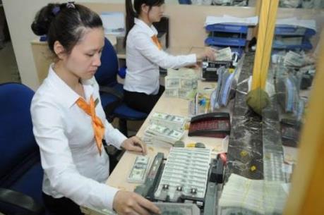 Giá đô la Mỹ tiếp tục sát trần
