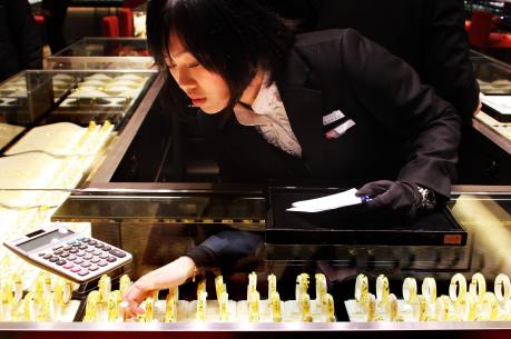 Giá các kim loại quý trượt xuống mức thấp trong nhiều năm