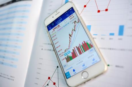 Bluechip đồng loạt giảm, VN-Index lùi về sát mốc 590