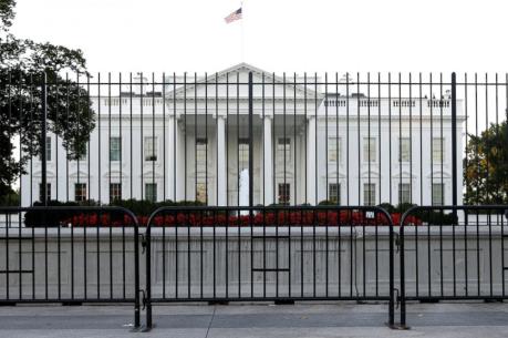 Nhà Trắng đóng cửa sau khi bị đột nhập