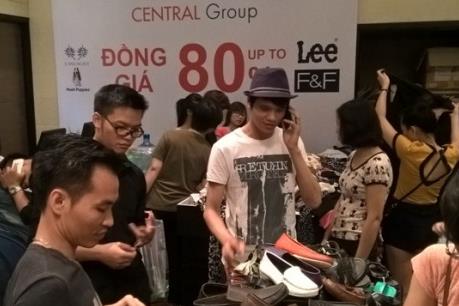 Sôi động ngày mua sắm "Black Friday"