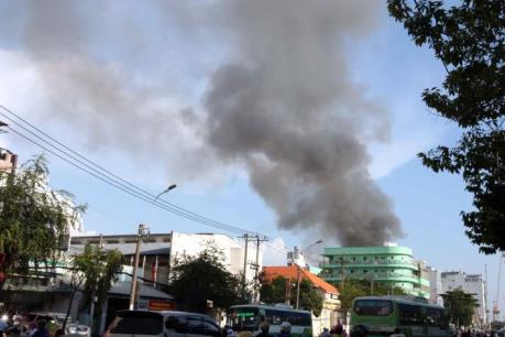 TP.Hồ Chí Minh: 8 căn nhà bị thiêu trụi trong vụ cháy ở Đại lộ Võ Văn Kiệt