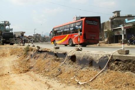 Quốc lộ 1A qua Bình Định mới hoàn thành đã hư hỏng