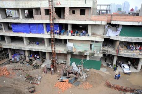 Hà Nội: Sập thang nâng xây dựng chung cư 52 Lĩnh Nam, 3 người thương vong