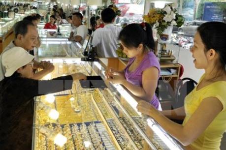 Giá vàng thế giới rời khỏi mức “đỉnh” của ba tuần