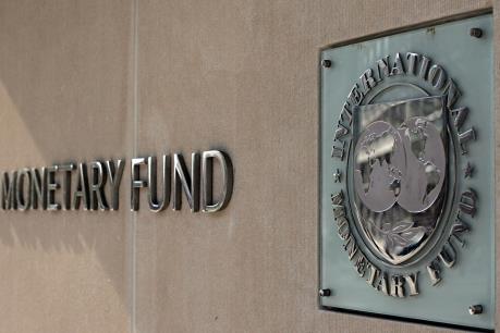 IMF nhượng bộ cho chủ nợ là chính phủ