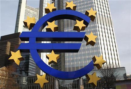 Chính sách trái chiều giữa FED và ECB